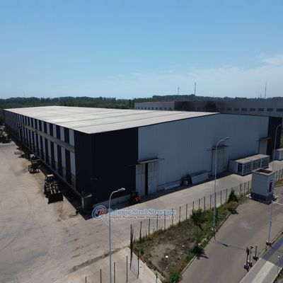 Magazyn ze stalowej konstrukcji na zamówienie z materiałami ognioodpornymi