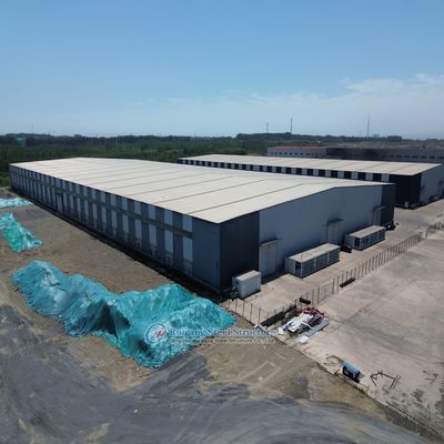 Magazyn ze stalową konstrukcją na zamówienie z betonowym fundamentem