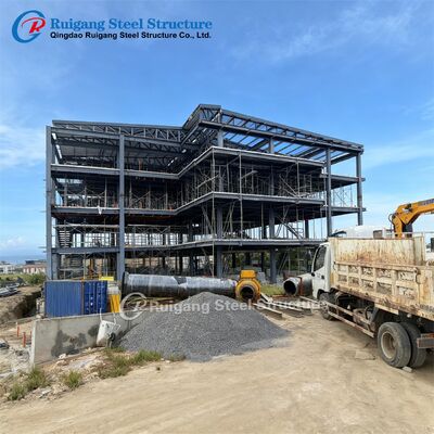 Budowla wielopiętrowa z konstrukcji stalowej